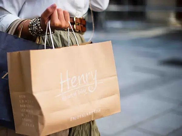 Lady shopping Tenerife in Santa Cruz