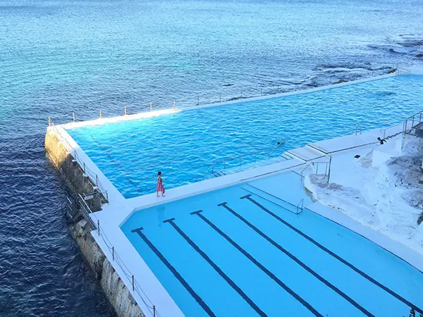 This adjoined natural swimming pool is in the athletics club of Bajamar.