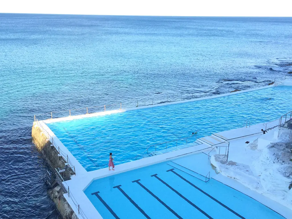 This adjoined natural swimming pool is in the athletics club of Bajamar.