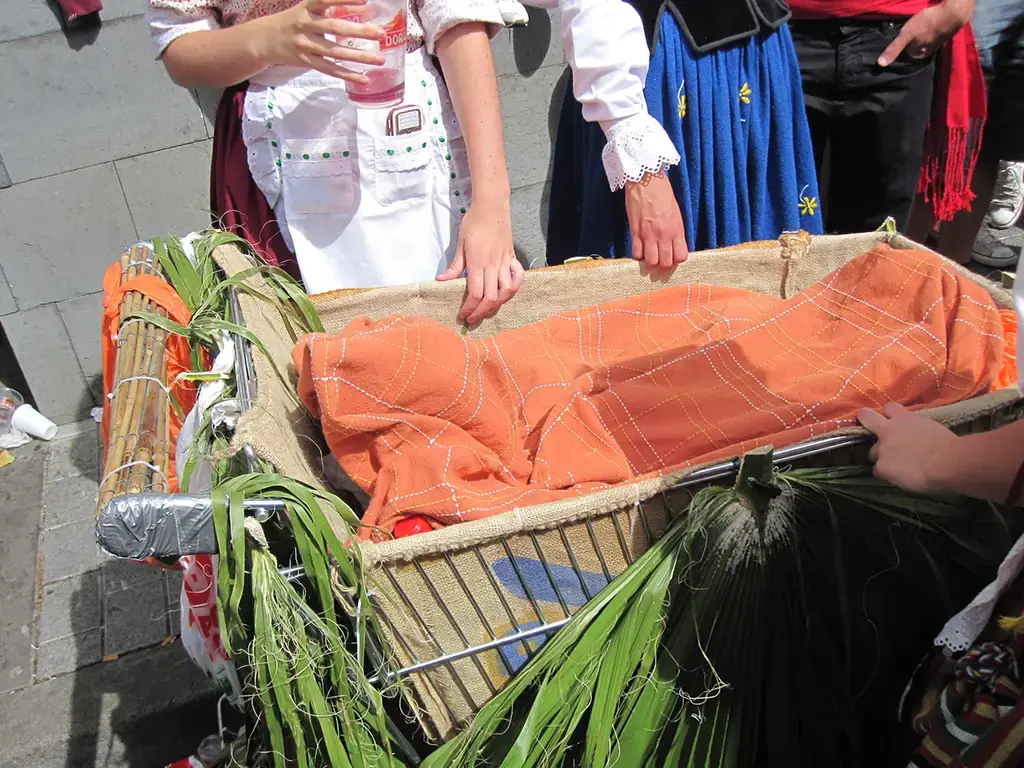 Boot leg chariots filled with booze hehe. The locals enjoy a bit of drinking at the Romeria of San Marcos in Tegueste.  Photo from https://www.flickr.com/photos/petezin/