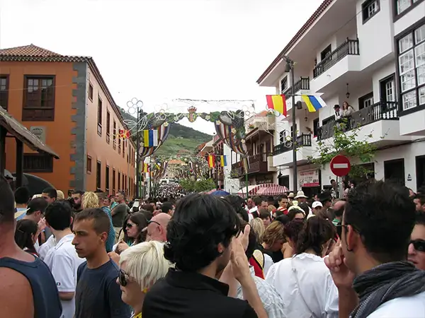 The main party street in Tegueste during the Romeria.  Better photos will be added soon. Photo from https://www.flickr.com/photos/petezin/