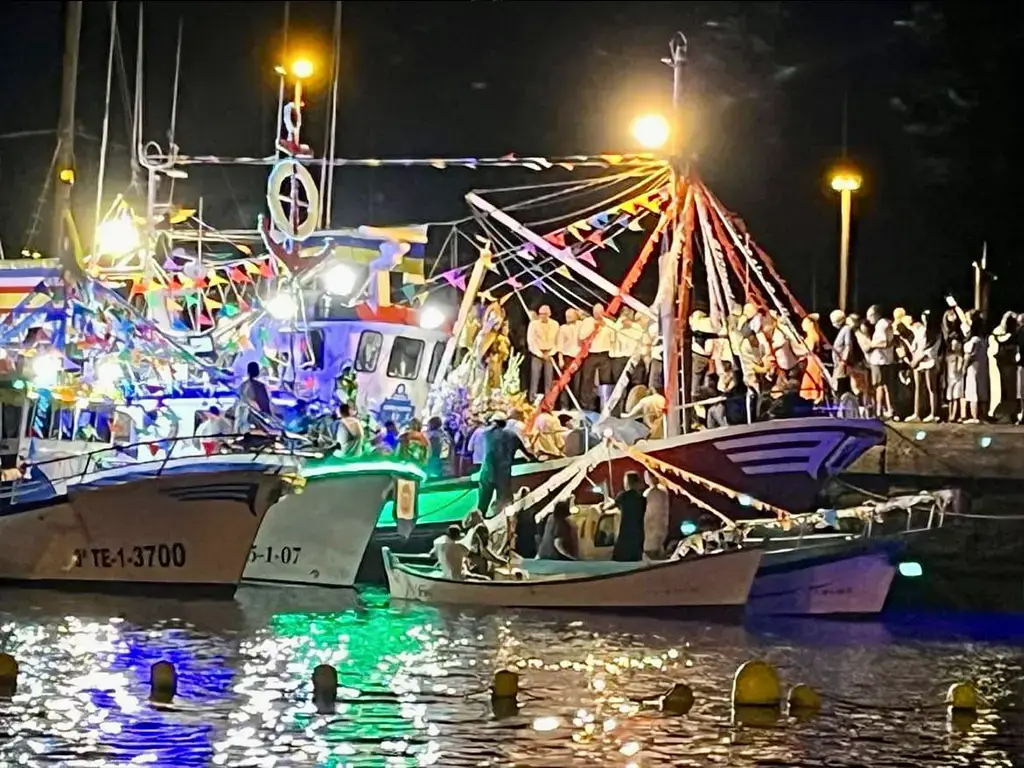 The arrival of the boats at night is truly mysterious, the big ferrys blast their very loud horns and there is lots of music