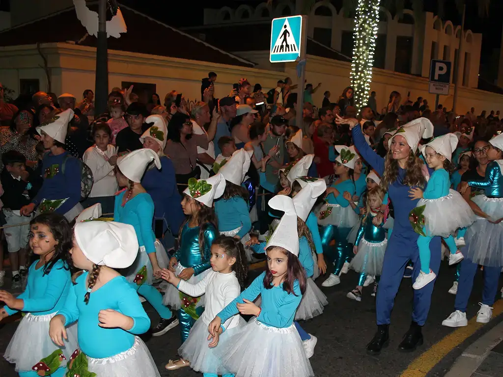 A parade of smurfs appear dancing to the drums of the parade